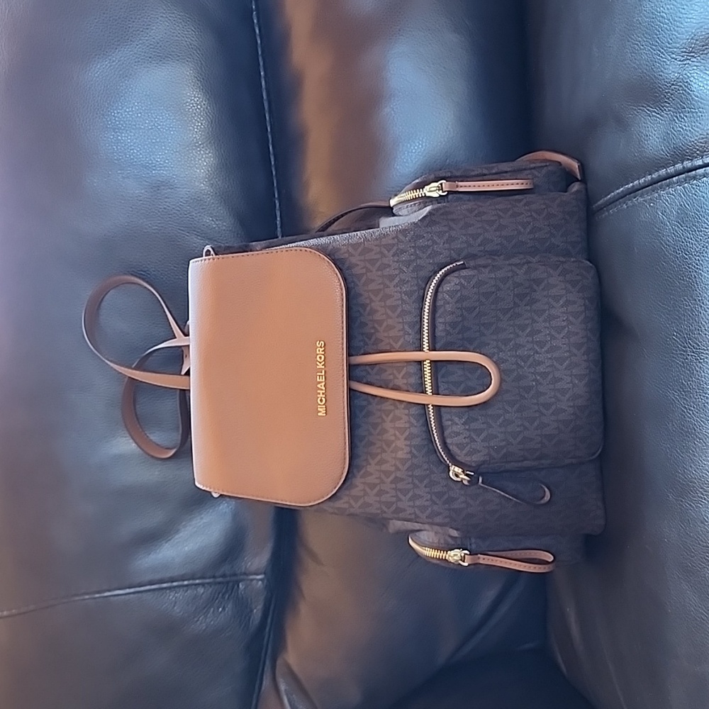 EUC AUTHENTIC MICHAEL KORS LG CARGO BACKPACK